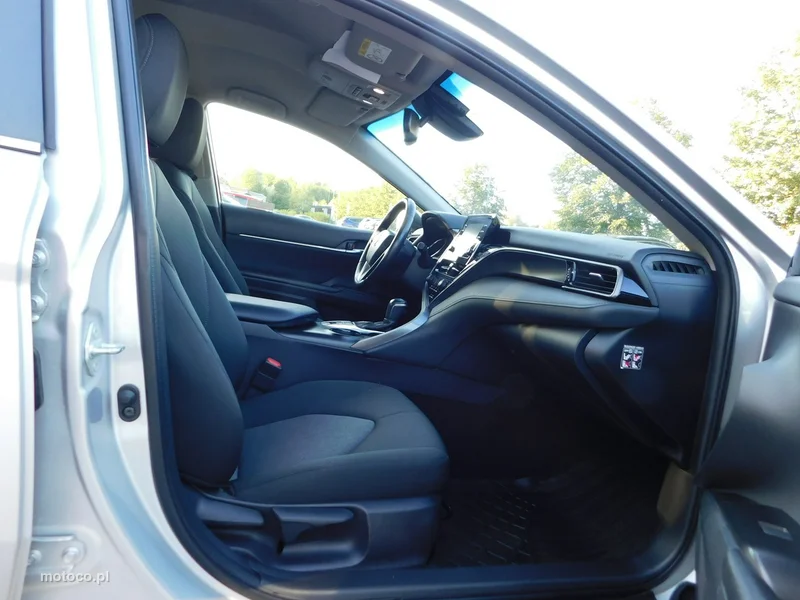 Toyota Camry XV70 7