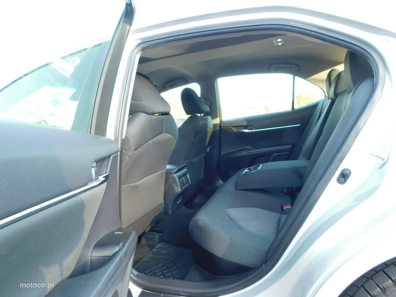 Toyota Camry XV70 8
