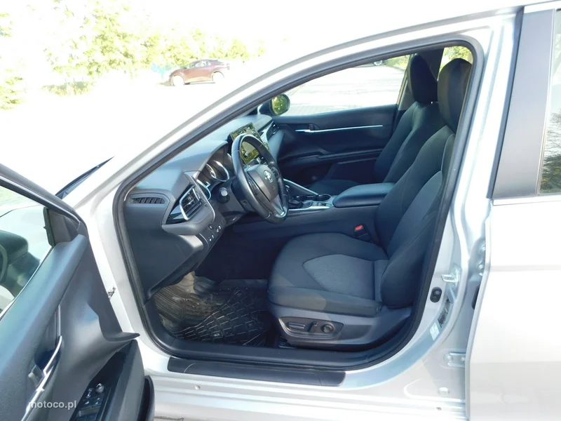 Toyota Camry XV70 9