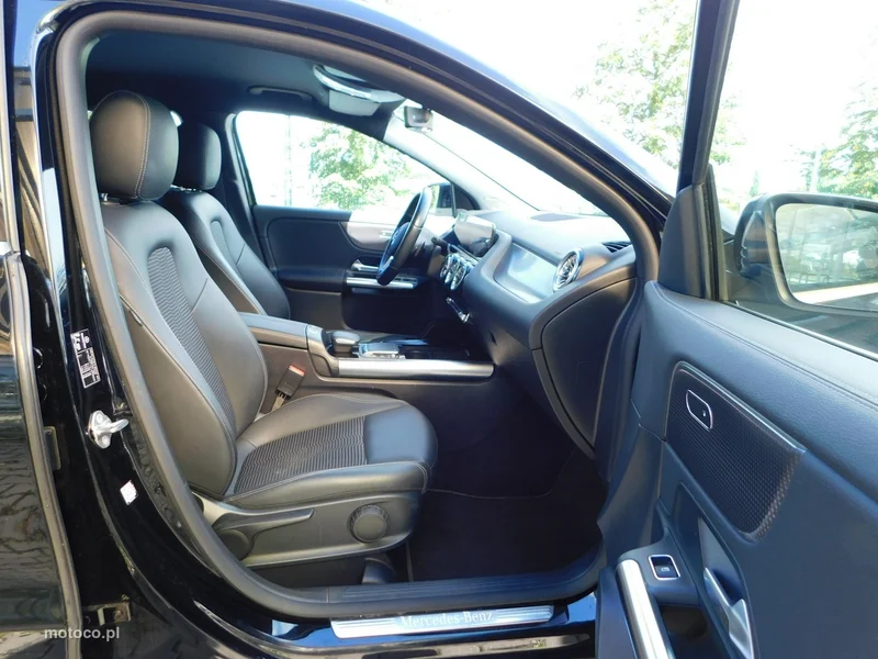 Mercedes-Benz GLA H247 200 11
