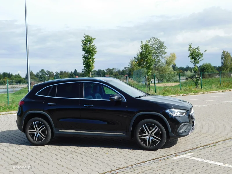 Mercedes-Benz GLA H247 200 4