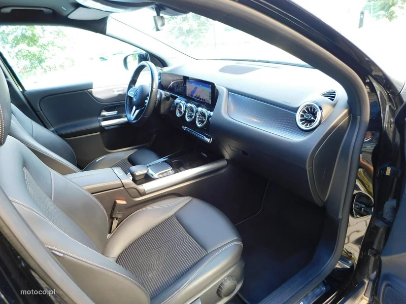 Mercedes-Benz GLA H247 200 10