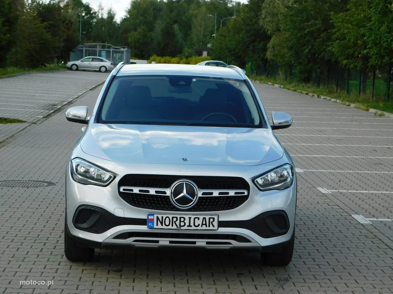 Mercedes-Benz GLA H247 200 2