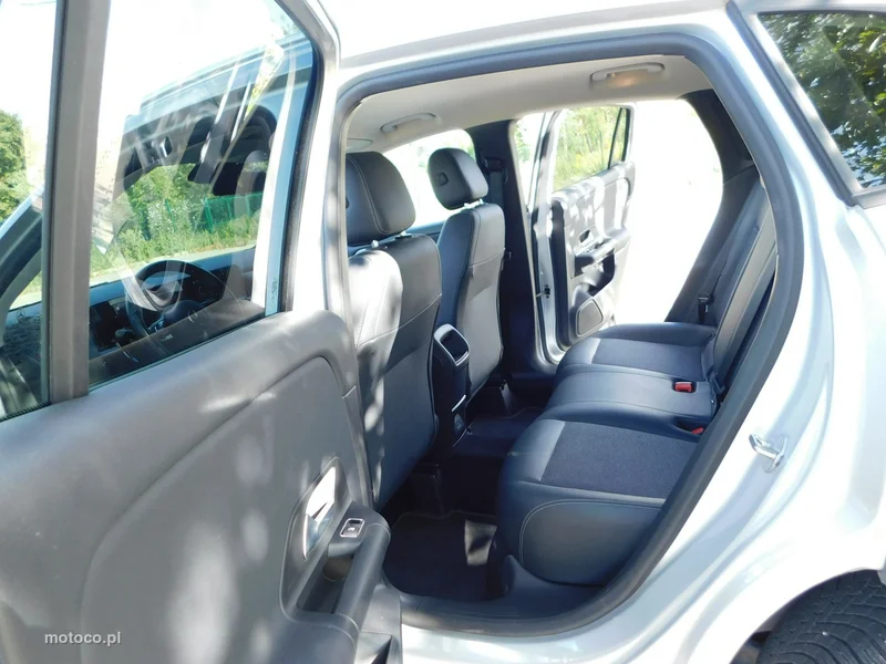 Mercedes-Benz GLA H247 200 11