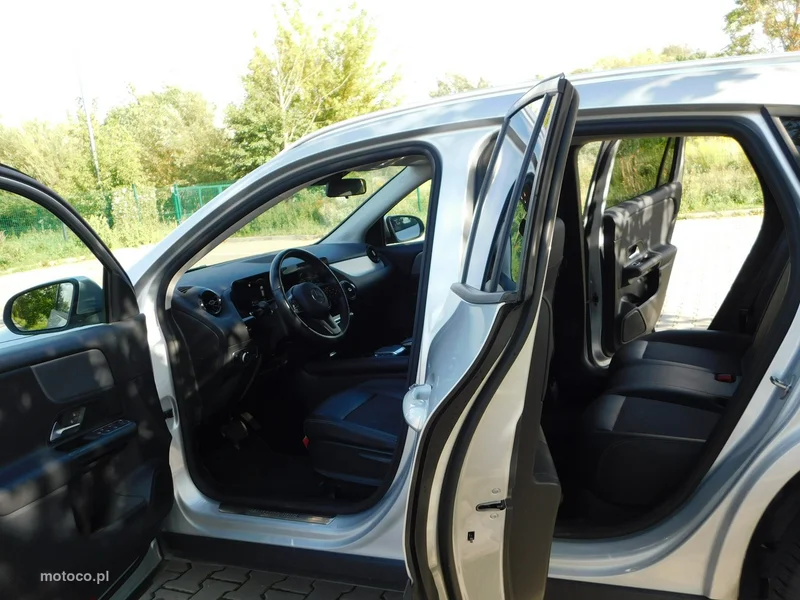 Mercedes-Benz GLA H247 200 12