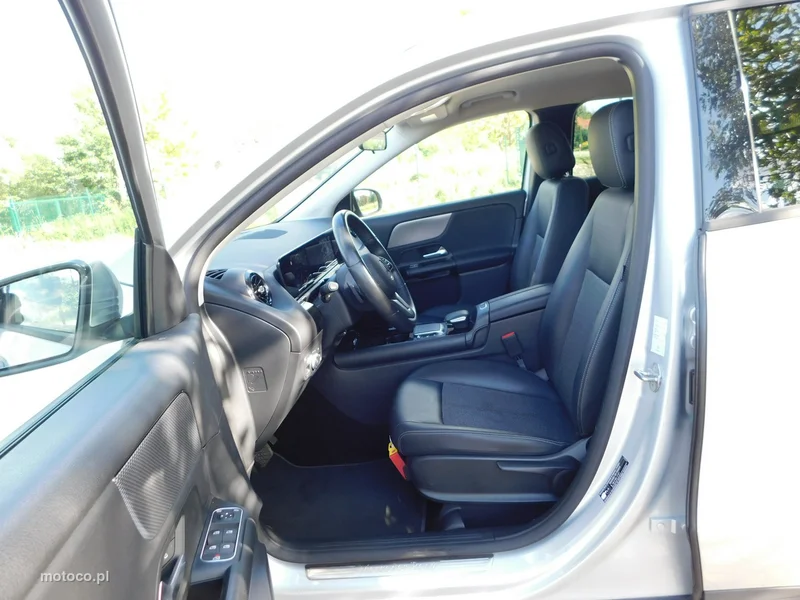 Mercedes-Benz GLA H247 200 13