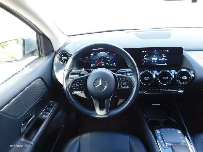 Mercedes-Benz GLA H247 200 14