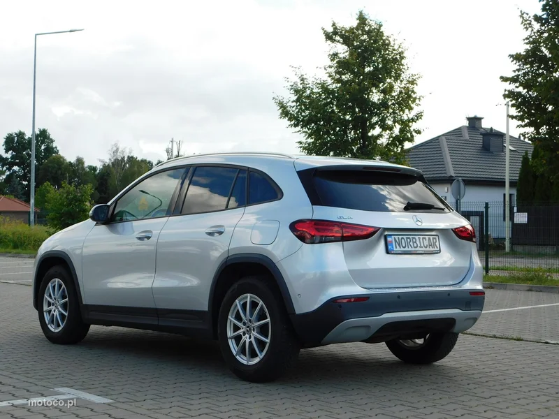 Mercedes-Benz GLA H247 200 6