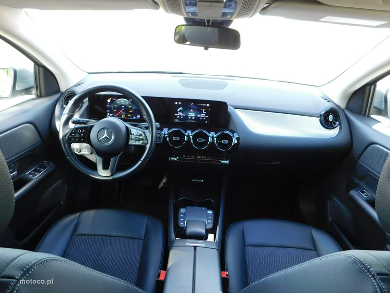 Mercedes-Benz GLA H247 200 7