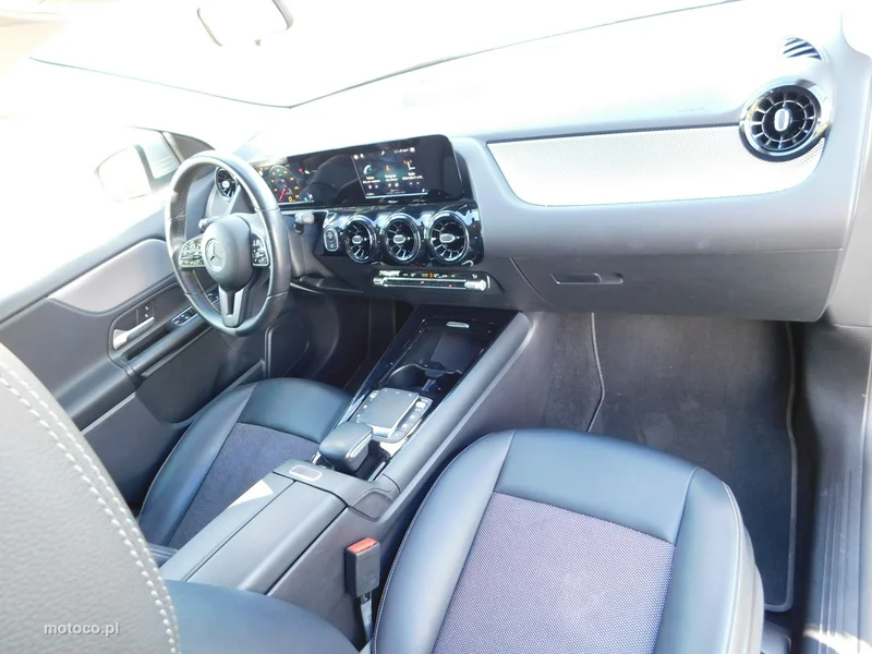 Mercedes-Benz GLA H247 200 8