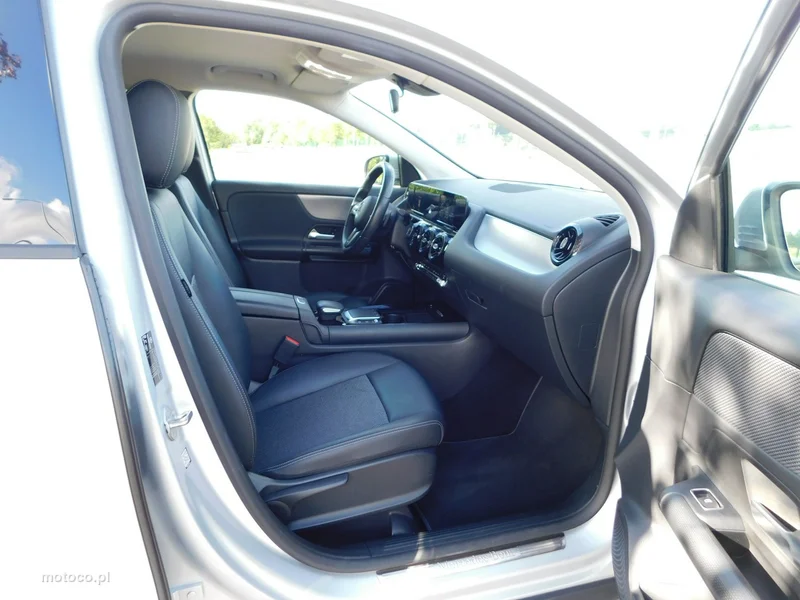 Mercedes-Benz GLA H247 200 9