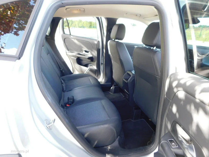 Mercedes-Benz GLA H247 200 10