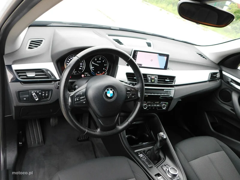 BMW X1 F48 12