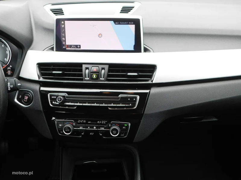 BMW X1 F48 13