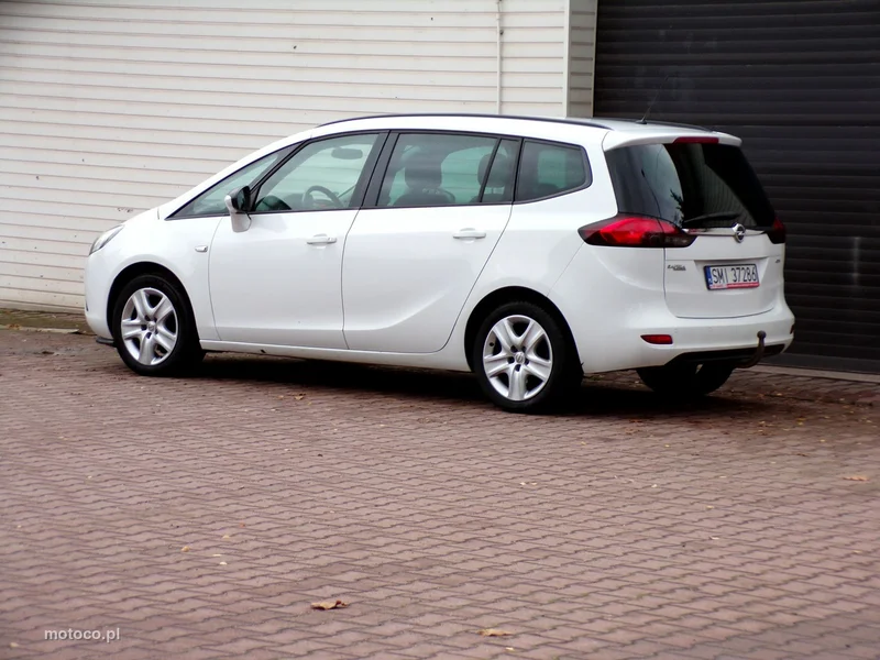 Opel Zafira C Tourer 14