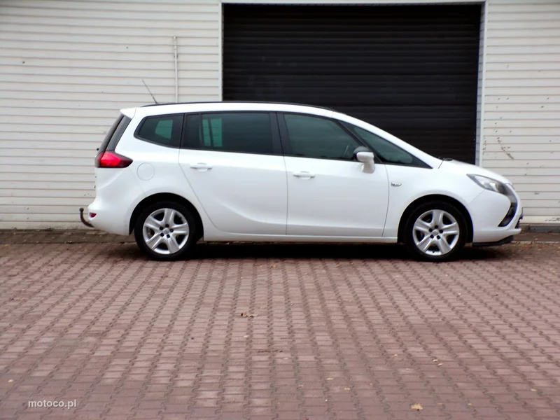 Opel Zafira C Tourer 16