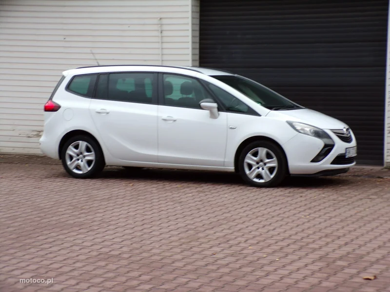 Opel Zafira C Tourer 8