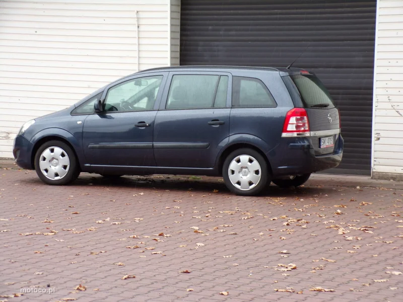 Opel Zafira B 11