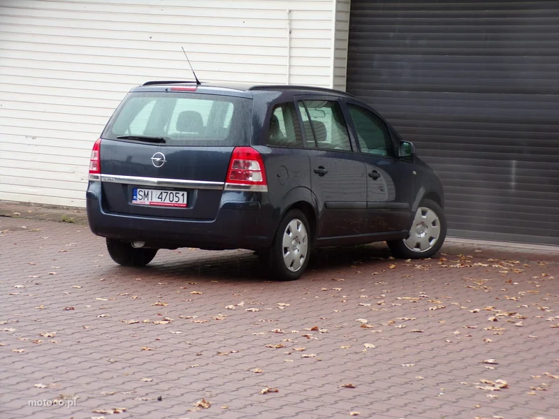 Opel Zafira B 12