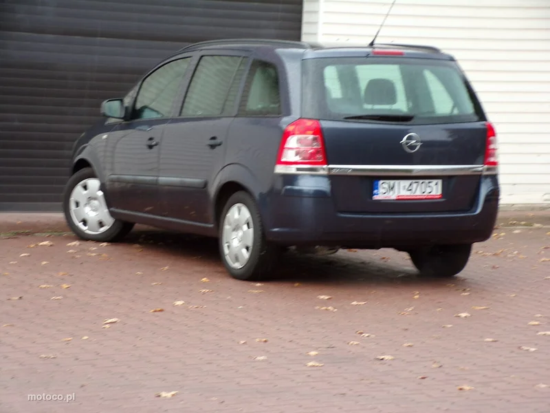Opel Zafira B 15