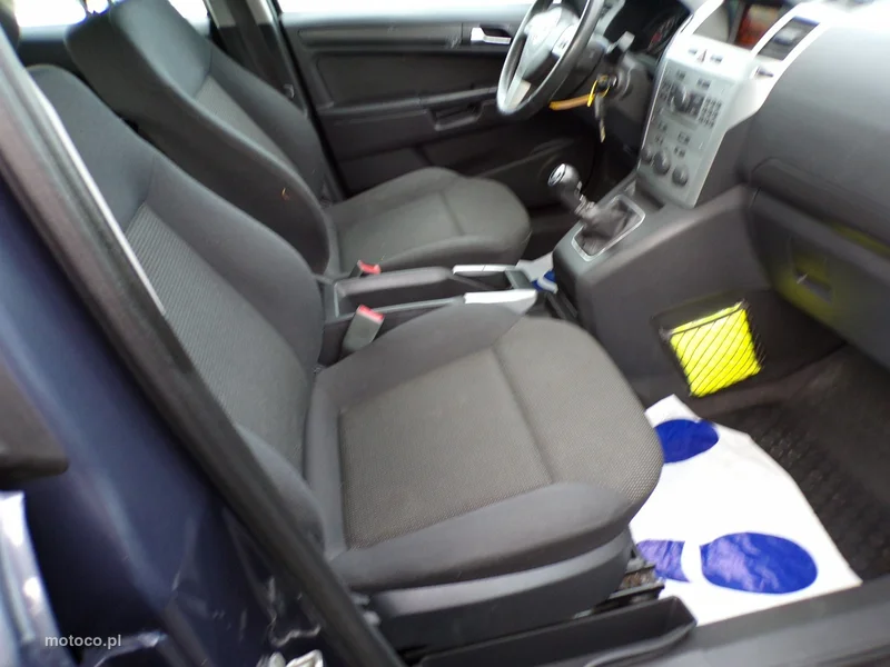 Opel Zafira B 21