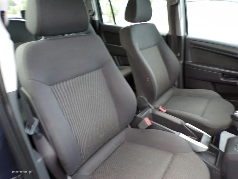 Opel Zafira B 22