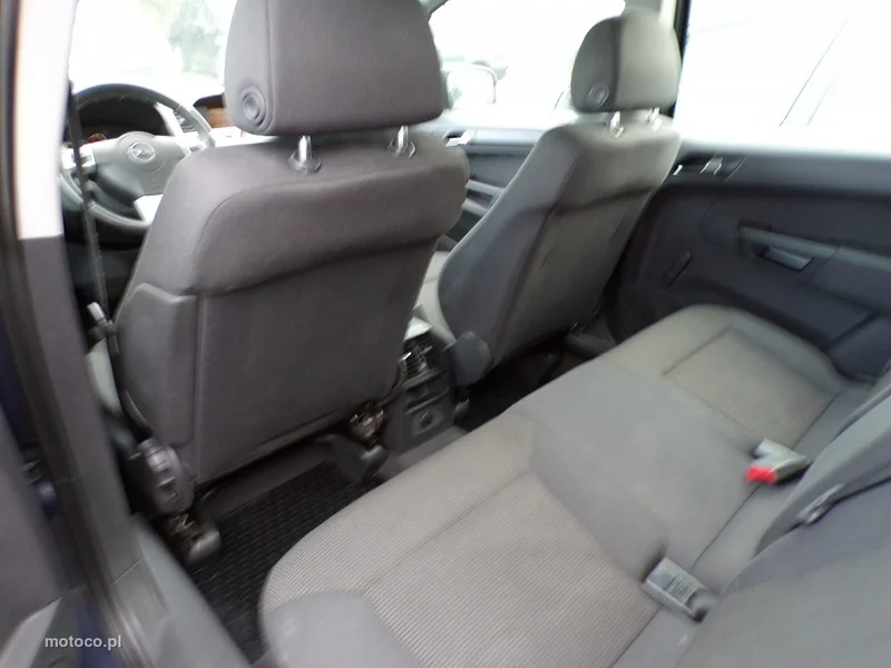 Opel Zafira B 23