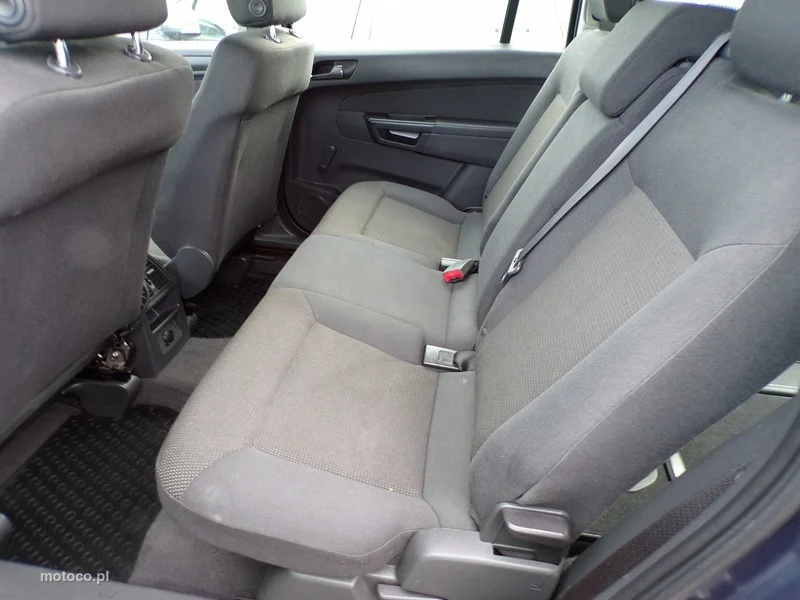 Opel Zafira B 24