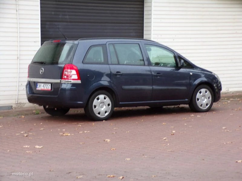 Opel Zafira B 6