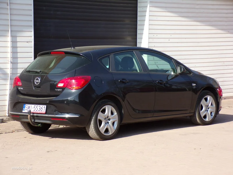 Opel Astra J 11