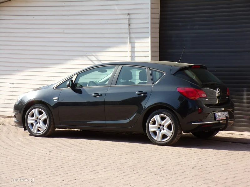 Opel Astra J 16