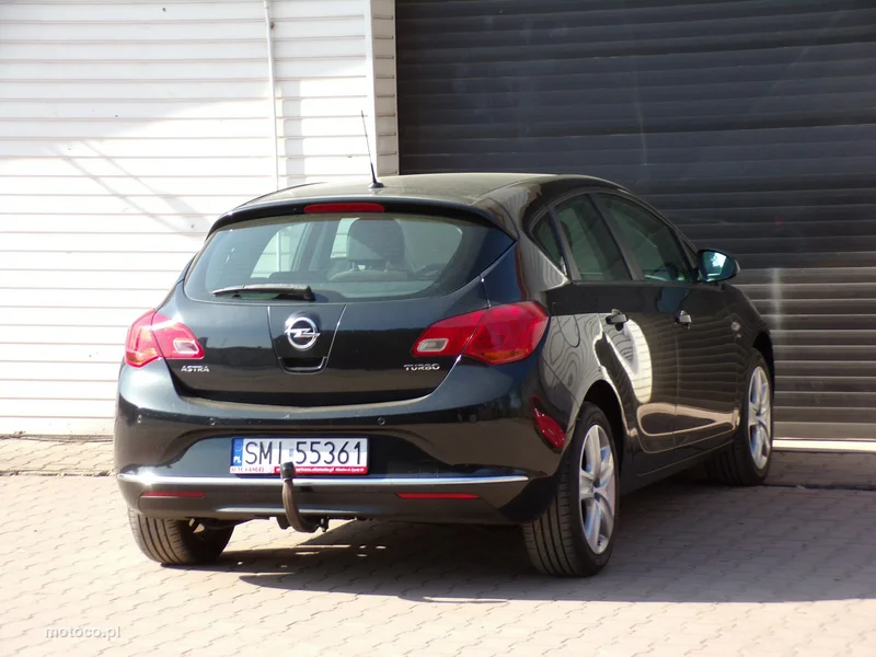 Opel Astra J 7