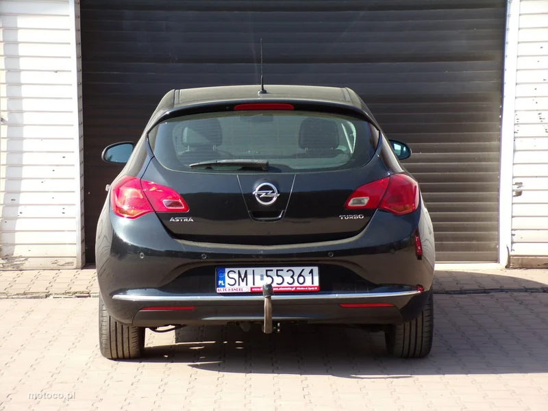 Opel Astra J 8