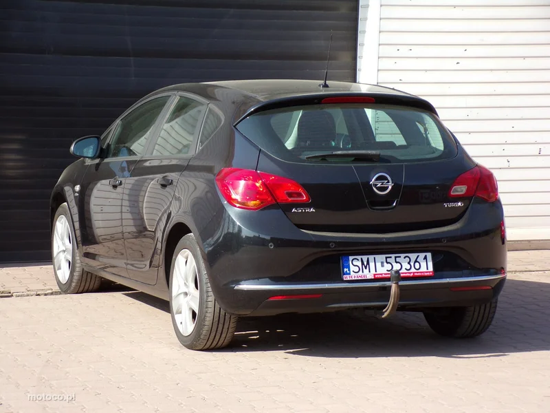 Opel Astra J 9