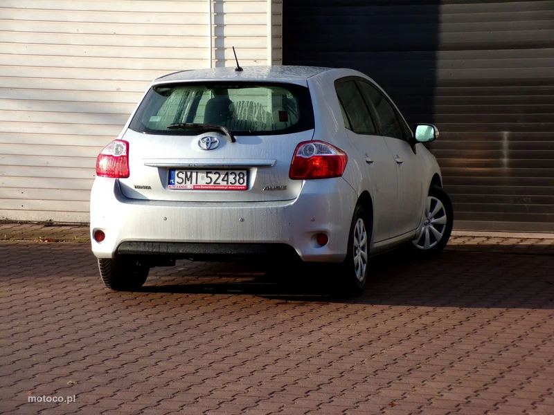 Toyota Auris E150 12