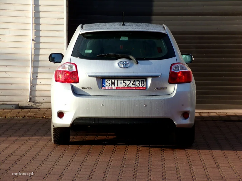 Toyota Auris E150 13