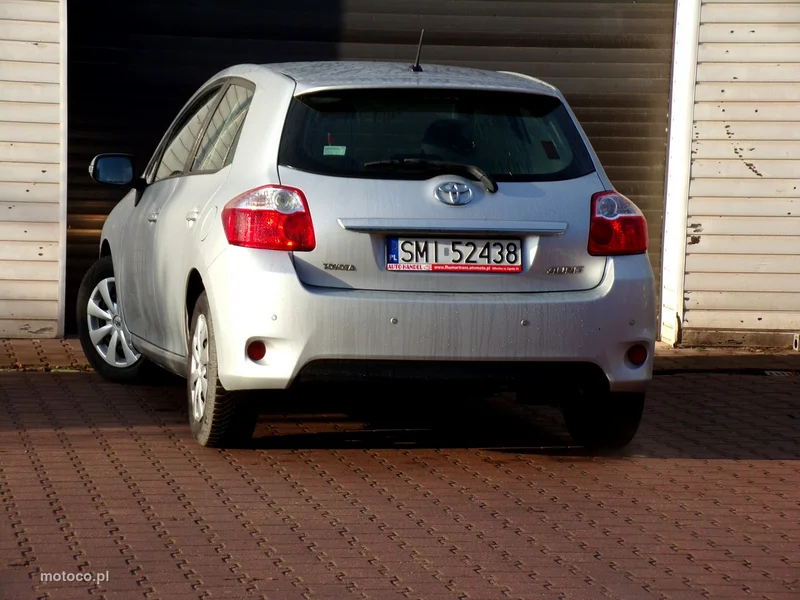 Toyota Auris E150 14