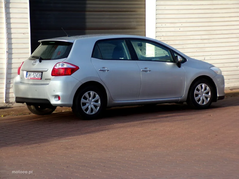 Toyota Auris E150 16