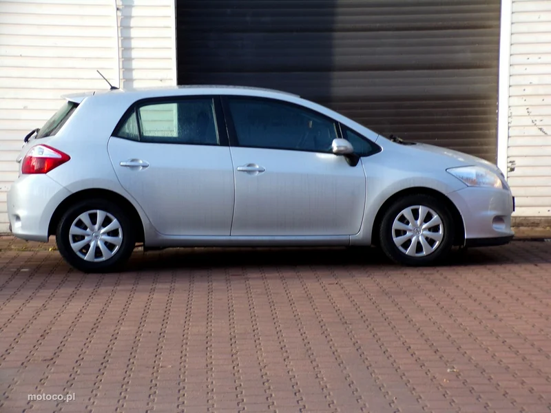 Toyota Auris E150 17