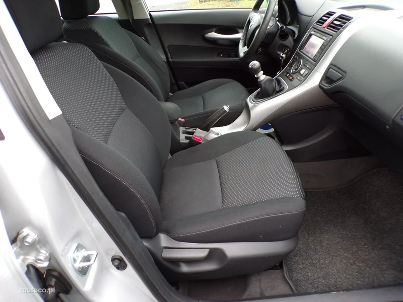 Toyota Auris E150 18