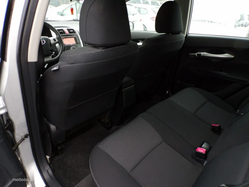Toyota Auris E150 24