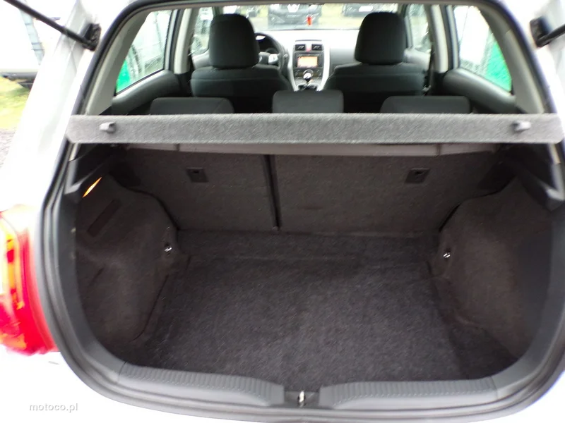 Toyota Auris E150 27