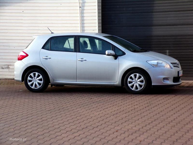 Toyota Auris E150 4