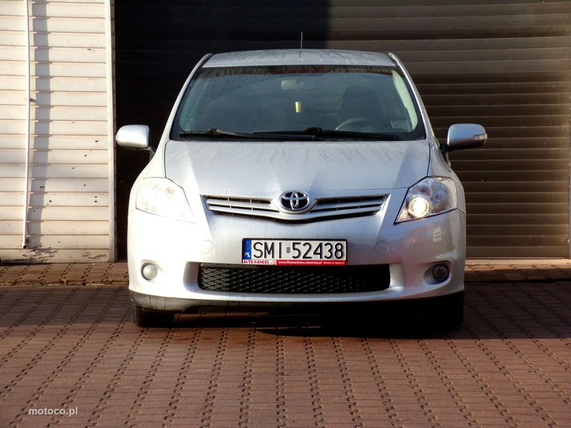 Toyota Auris E150 5