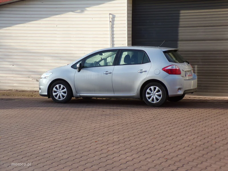 Toyota Auris E150 9