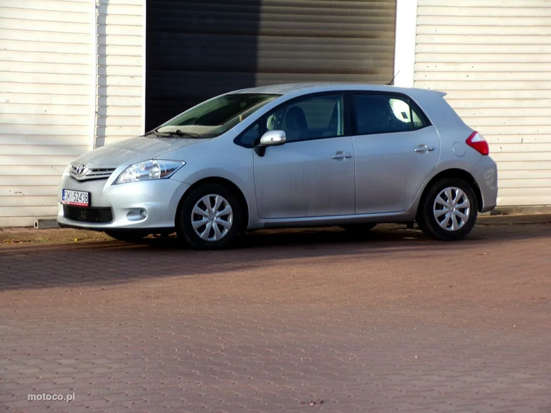 Toyota Auris E150 10