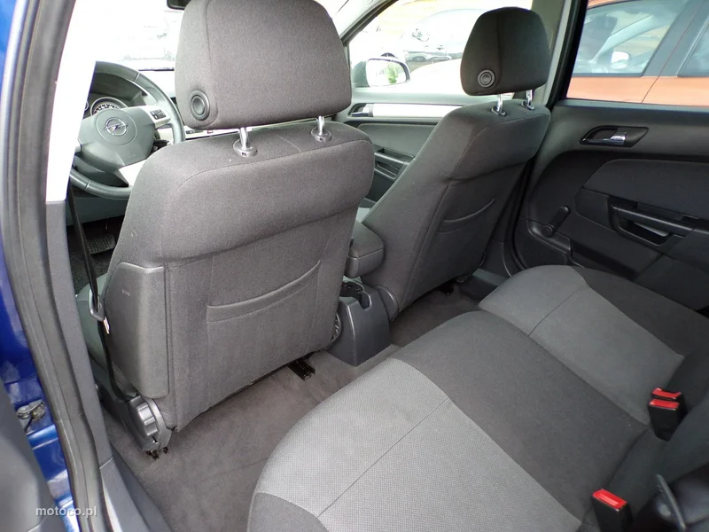 Opel Astra Sports Tourer 24