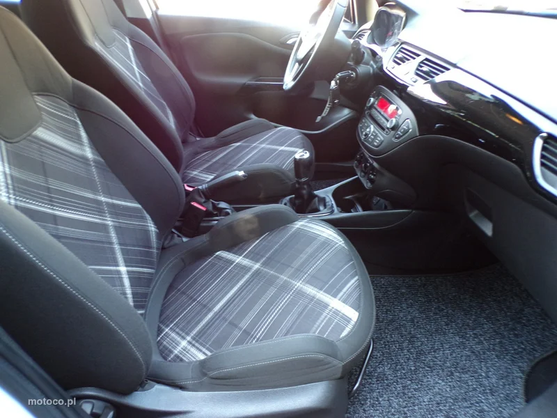 Opel Corsa E 22