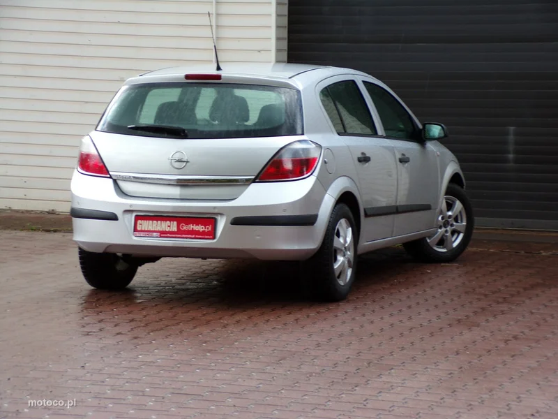 Opel Astra H 11