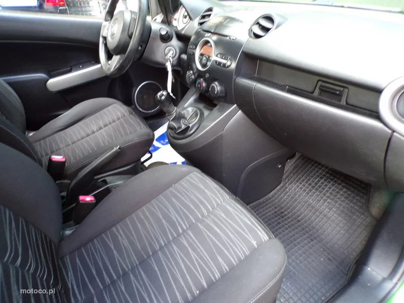 Mazda 2 21